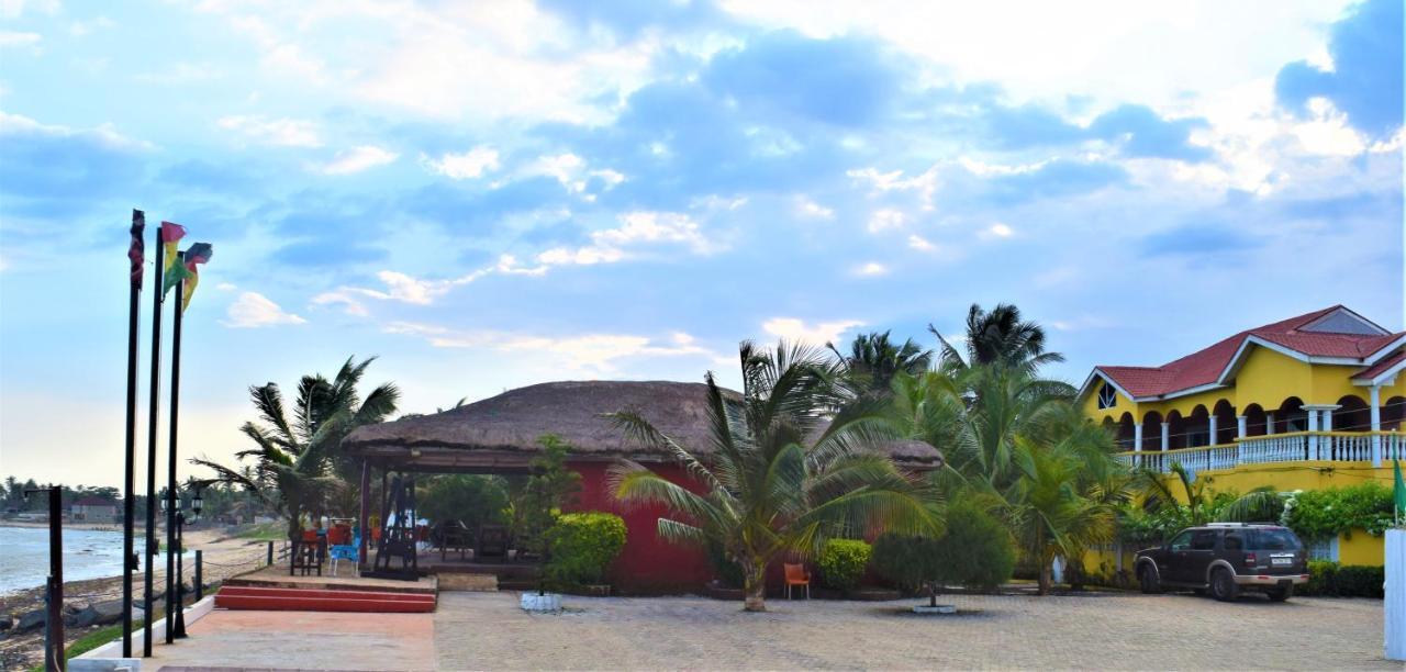 Coconut Pointe Villa & Beach Resort Prampram Exterior photo